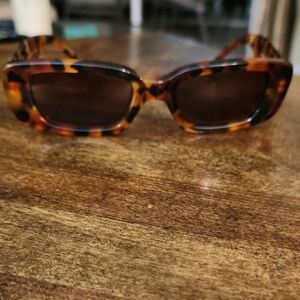 Gucci Brown Tortoiseshell Sunglasses with Dark Lenses